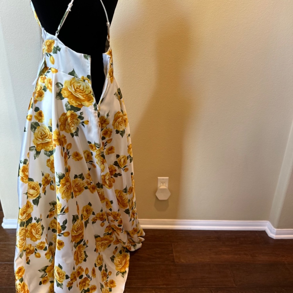 Yellow Roses - Picture 5 of 6